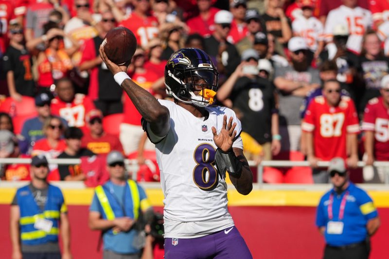 Lamar Jackson injures hamstring vs. Chiefs