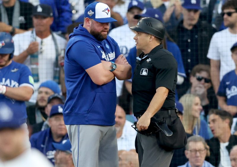 Umpire’s hesitation costs Blue Jays in World Series gaffe