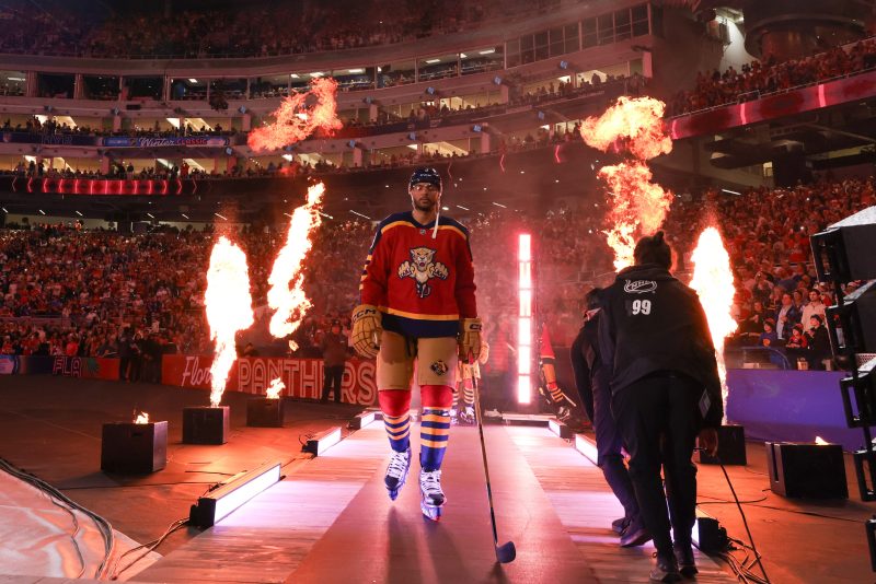 U.S. Olympian leaves Winter Classic after getting hit by puck