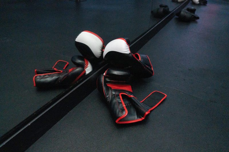 Boxer collapses during fight on Shields vs. Crews-Dezurn card